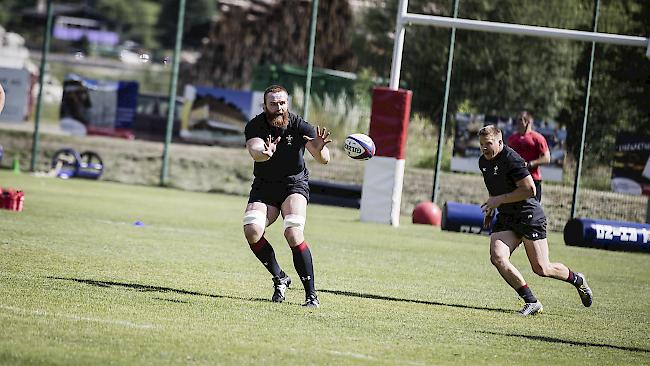 Rugby statt Fussball. Nationalteam von Wales trainiert in Fiesch...