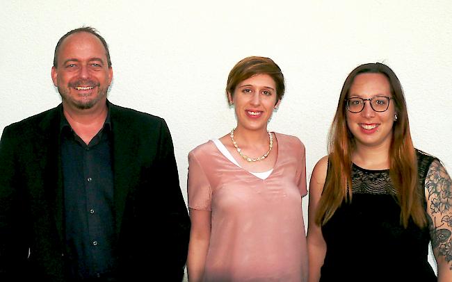 Gilbert Truffer, Präsident der SPO mit den Kandidatinnen Laura Kronig sowie Melanie Amstutz-Bregy. 