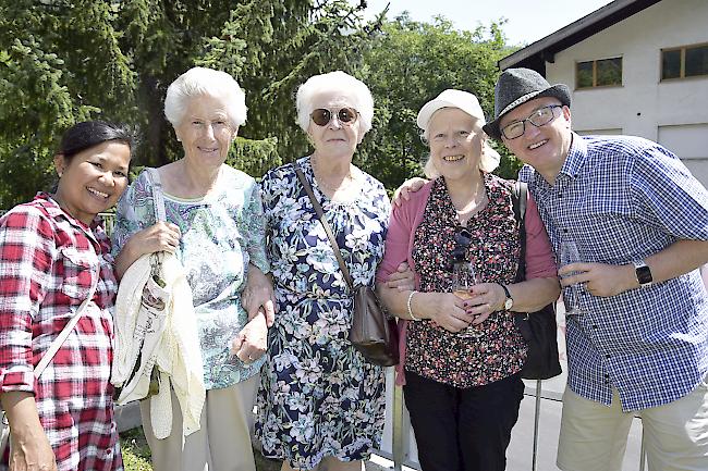 Laarni Freuler (49), Theresia (87) und Helene (81) Mathieu aus Basel, Elisabeth Mathieu (66) aus Leukerbad und Andrew Barlow (56) aus Manchester.