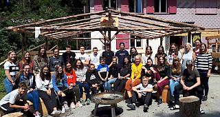 30 Oberwalliser Musikanten sind derzeit im Jugendcamp des schweizerischen Tambouren- und Pfeiferverbands.