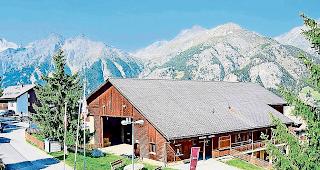 Die leer stehende Talstation der Seetalhornbahn soll zu einem Hotel&shy;grossprojekt umgestaltet werden.