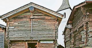 Atelier Kirchenstadel. Im Atelier Kirchenstadel des Vereins artbellwald.ch sind regelm&auml;ssig &shy;Kunstschaffende aus aller Welt an der Arbeit.
