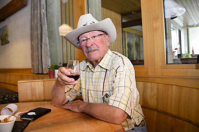 Stolz. Art Furrer bestieg mit 82 Jahren den Mont Blanc.