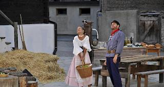 Kl&auml;rchen (Myriam Mazzolini) trifft sich mit Jochen Most (Gabriel Zurbriggen).