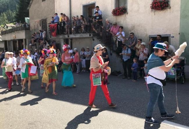 Mit einem grossen Festumzug ging am Sonntag die fünfte Simpiler Heimattagung zu Ende. 