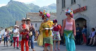 Mit einem grossen Festumzug ging am Sonntag die f&uuml;nfte Simpiler Heimattagung zu Ende. 