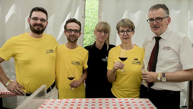 Harald Jordan (39), Daniel Rittiner (39), Isabella Hügli (35), Maria (56) und Martin (57) Rittiner aus Simplon Dorf.