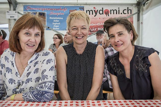 Monika (58), Andrea (61) und Gabriela (59), alle geborene Arnold, aus Simplon Dorf.