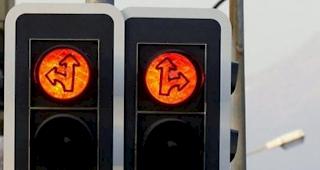 Kurios. In Deutschland wollte ein F&uuml;nfj&auml;hriger seinen Vater bei der Polizei anzeigen. Grund: Er soll zwei Mal &uuml;ber eine rote Ampel gefahren sein. (Symbolbild)