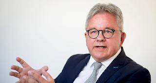 Guido Wolf: "Was f&uuml;r den Gerichtssaal gilt, das gilt auch f&uuml;r viele andere Bereiche."