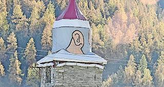 Der Kirchturm von St. Niklaus wird dieses Jahr wieder als Nikolaus angezogen.