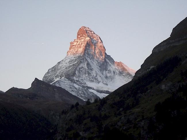 Am Matterhorn ist am Dienstag erneut ein Alpinist zu Tode gestürzt. Ihm ist wohl ein Gewitter zum Verhängnis geworden.