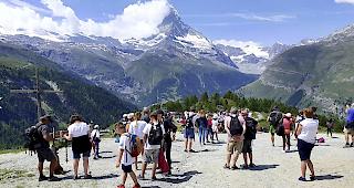 Alle zwei Jahre organisiert der Kiwanis Club Zermatt ein Treffen mit leuk&auml;miekranken Kindern aus Belgien.
