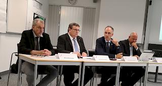 Adjunkt Marcel Blumenthal, Jean-Philippe Lonfat, Chef Dienststelle f&uuml;r Unterrichtswesen, Bildungsdirektor Christophe Darbellay und Claude Pottier, Chef Dienststelle f&uuml;r Berufsbildung (von links).