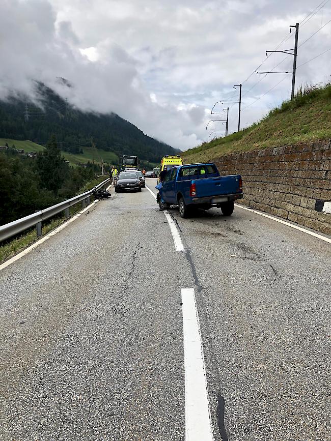Am Dienstagvormittag kam es zwischen Fürgangen und Niederwald zu einer Frontalkollision zwischen einem Motorrad und einem Personenwagen.