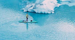 Am Start: Thomas Oschwald auf dem See beim Rhonegletscher.