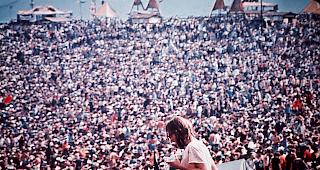 Menschenmassen im August 1969 am Woodstock-Festival in Bethel, N.Y.
