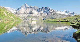 Ort der Stille. Noch heute pilgern Gl&auml;ubige zur Kapelle &laquo;Maria zum Schnee&raquo; auf Schwarzsee.Foto Keystone
