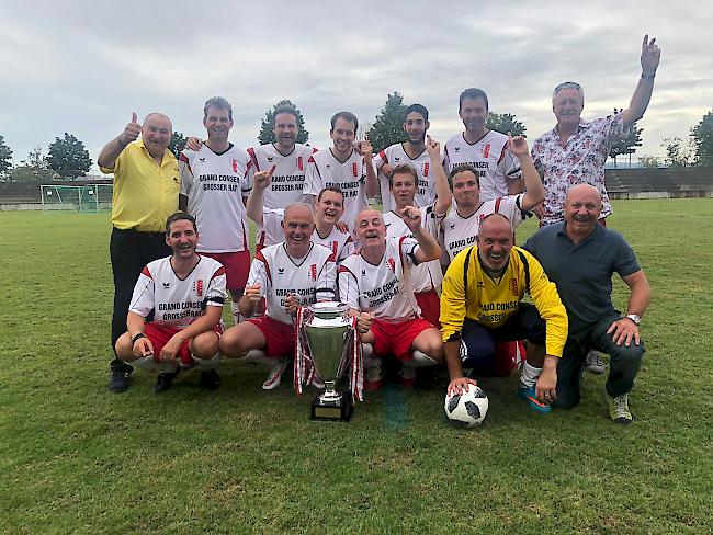 Die diesjährigen Sieger im Parlamentarier-Fussball kommen aus dem Wallis.