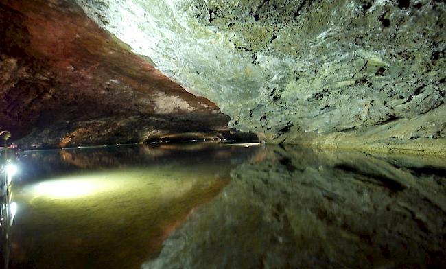 Seit Samstag sind zwei erfahrene Forscher in einer Höhle im Tatra-Gebirge im Süden Polens eingeschlossen. 