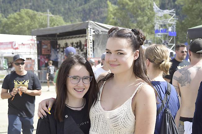 Gina Berchtold (15), Mörel, und Angelina Golop (14), Riederalp.