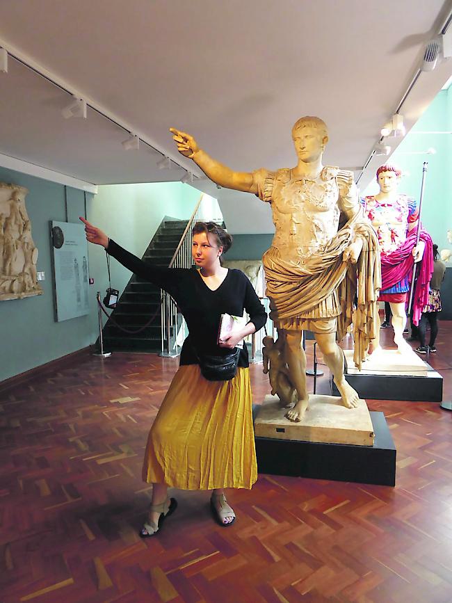Alissa Furler auf einer antiken Tanzparty im Ashmolean Museum.