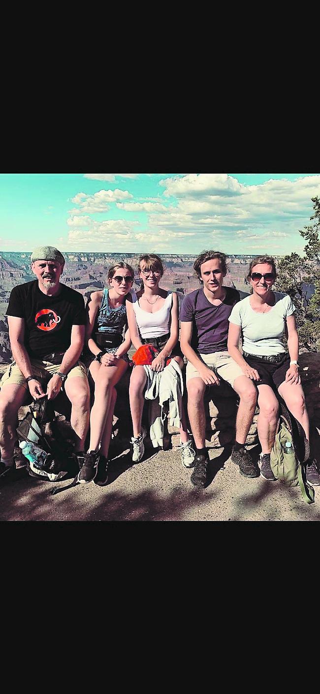 Norbert, Anna, Maria, Gian und Monique Russi beim Grand Canyon (von links).