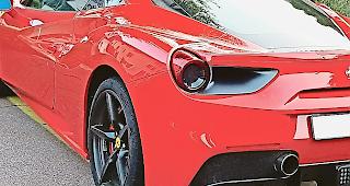 Flott unterwegs: Valon Behramis Ferrari hat einiges unter der Haube.