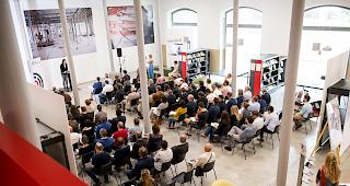 Staatsr&auml;tin Esther Waeber-Kalbermatten spricht am Donnerstag im Kulturzentrum Les Arsenaux in Sitten.