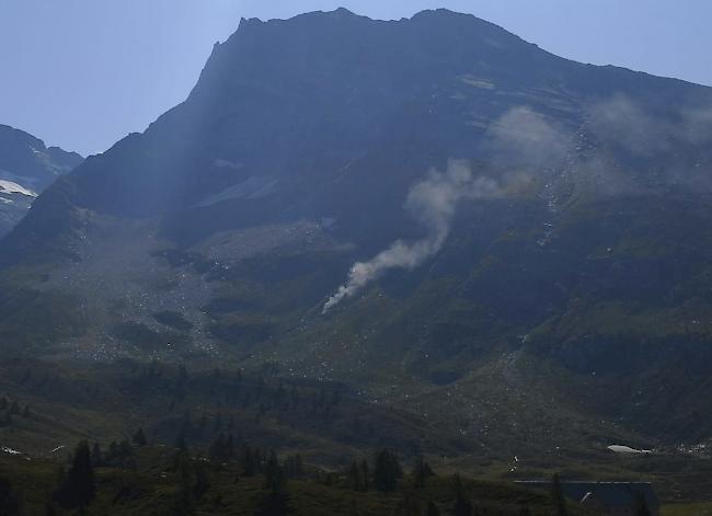 Auf dem Simplonpass ist am Sonntagmorgen ein Kleinflugzeug abgestürzt. Noch ist unklar, ob beim Unglück Todesopfer zu beklagen sind.