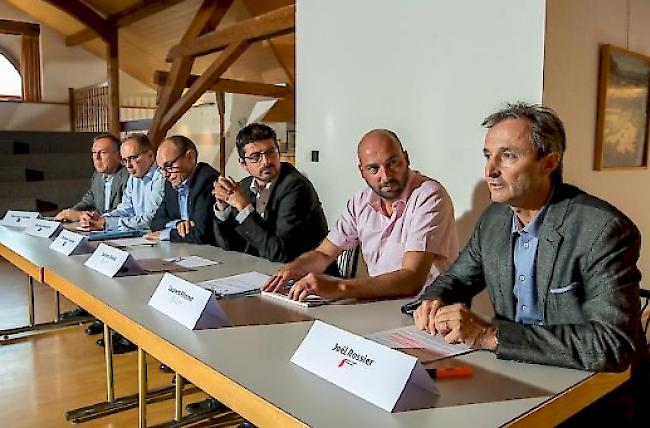 Die GPK hat heute beschlossen, die Beanstandungen von Joël Rossier (rechts) hinsichtlich einer ordnungsgemässe Anwendung des Umweltrechts mit Unterstützung des kantonalen Finanzinspektorats zu überprüfen. (Archivbild)