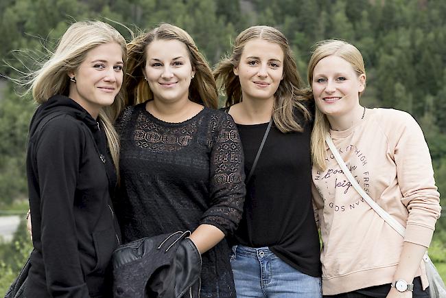 Maria Walpen (24), Mörel, Samira Schmid (24), Brig, Anja Walpen (24) und Katja Volken (28), Mörel.