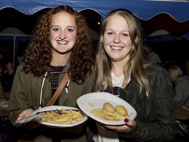 Janina Biderbost (17) und Cindy Kalbermatter (18), Grengiols.