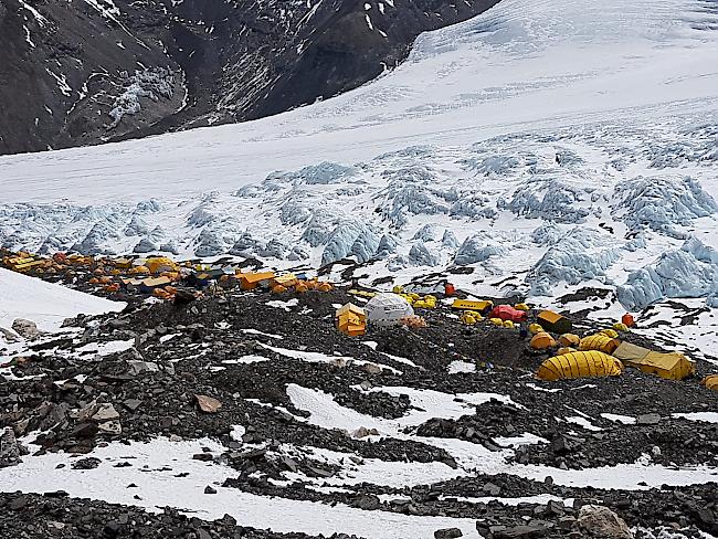 Das vorgeschobenes Basislager der Nordroute des Everest auf 6400 Meter.