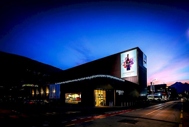 Licht und Dunkel. Provins, der grösste Schweizer Weinproduzent, ist in der Defensive. Die Fässer sind voll, die Kassen weniger.