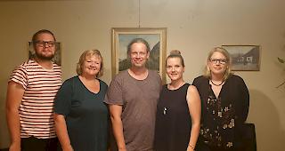 Neuer Vorstand des Wort und Spiel Ensemble (v.l.): Johannes R. Millius (k&uuml;nstlerische Leitung), Pr&auml;sidentin Ida H&auml;fliger, Beisitzer Patrice Schnidrig, sowie Sabine Buri (Sekretariat) und Kassierin Andrea Bayard. 