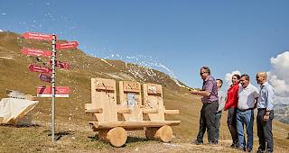 Einweihe. Champagner aufs neue Edelweiss B&auml;nkli auf Sorebois.