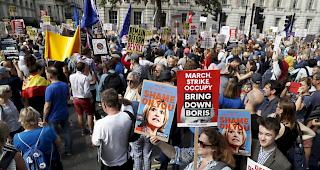 Proteste gegen Johnsons Entscheidung, das Parlament wenige Wochen vor dem geplanten EU-Austritt am 31. Oktober f&uuml;r einen Monat zu suspendieren.