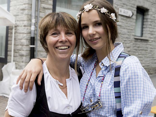 Esther (58) und Anna (18) Zurbriggen, Saas-Almagell.