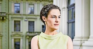 <b>Ausnahmes&auml;ngerin.</b> Die Brigerin Rachel Harnisch steht auf den bedeutendsten B&uuml;hnen der Welt. Diven-All&uuml;ren kennt sie nicht.