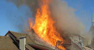 Die Feuerwehr hatte das Feuer um 19 Uhr unter Kontrolle.