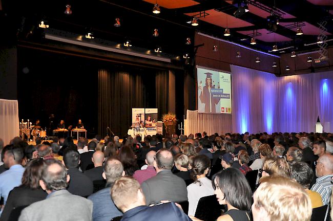 Die Diplomfeier der FernUni Schweiz war bis auf den letzten Platz besetzt.