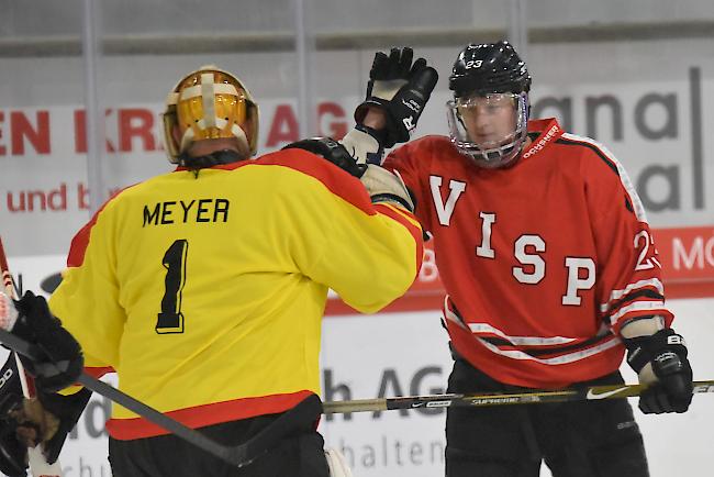 Visps Marc Bühlmann und Siders-Keeper Roland Meyer, wie ein Klassentreffen.