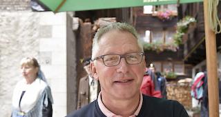 Amtsantritt.&nbsp;Paul Schnidrig trat am Samstagabend in Kippel das Amt des Pr&auml;sidenten der Internationalen Vereinigung f&uuml;r Walsertum an. Foto wb