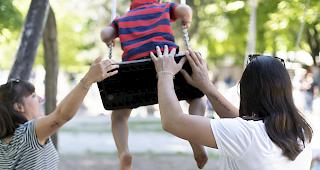 Haben zwei gleichgeschlechtliche Personen zusammen Kinder, kann nur eine davon leiblicher Elternteil sein. Der andere gilt als Co-Elternteil, der keine rechtliche Elternrolle einnimmt und deshalb gem&auml;ss Partnerschaftsgesetz bei einer Trennung nicht zum Kinderunterhalt verpflichtet werden kann. Der Richter hat nun in diesem Fall ein Urteil gef&auml;llt, das vom Partnerschaftsgesetz abweicht.