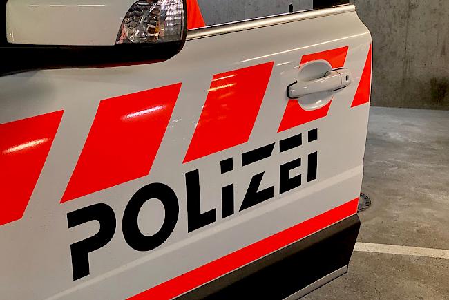 Ein Autofahrer mit rund zwei Promille Alkohol intus hat in der Nacht auf Samstag im thurgauischen Affeltrangen einen Hydranten umgefahren. 
