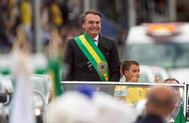 Vor rund einem Jahr wurde Brasiliens Präsident Jair Bolsonaro während dem Wahlkampf niedergestochen. Bis dato musste sich der Politiker viermal operieren lassen.