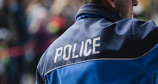 Eine junge Frau ist vor ihrem Haus in Basel am Samstag von einem unbekannten Mann vergewaltigt worden. 