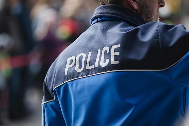 Die Kantonspolizei warnt die Bevölkerung vor der Zunahme von Diebstählen aus Fahrzeugen. 