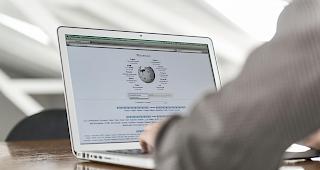 Unbekannte hatten Wikipedia-Seiten, darunter auch die deutsche Version, vergangenen Freitag f&uuml;r mehrere Stunden lahmgelegt.